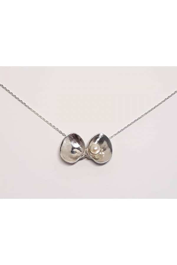Náhrdelník - mušle s perlou z Kostariky / The Necklace with pearl - a shell from Costa Rica