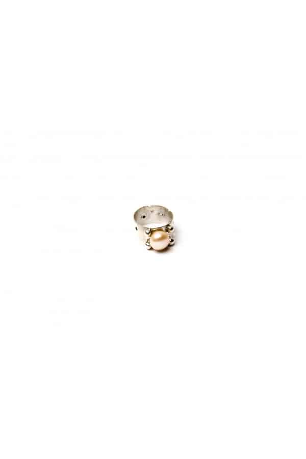 Stříbrný prsten Bowpearls s perlou