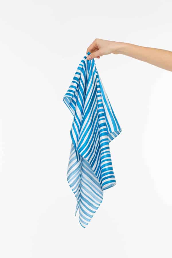 Bílo-modrý hedvábný šátek - velký