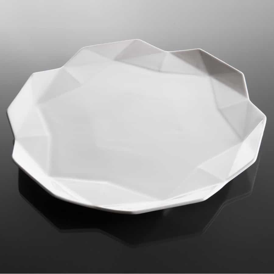geometrický mělký talíř