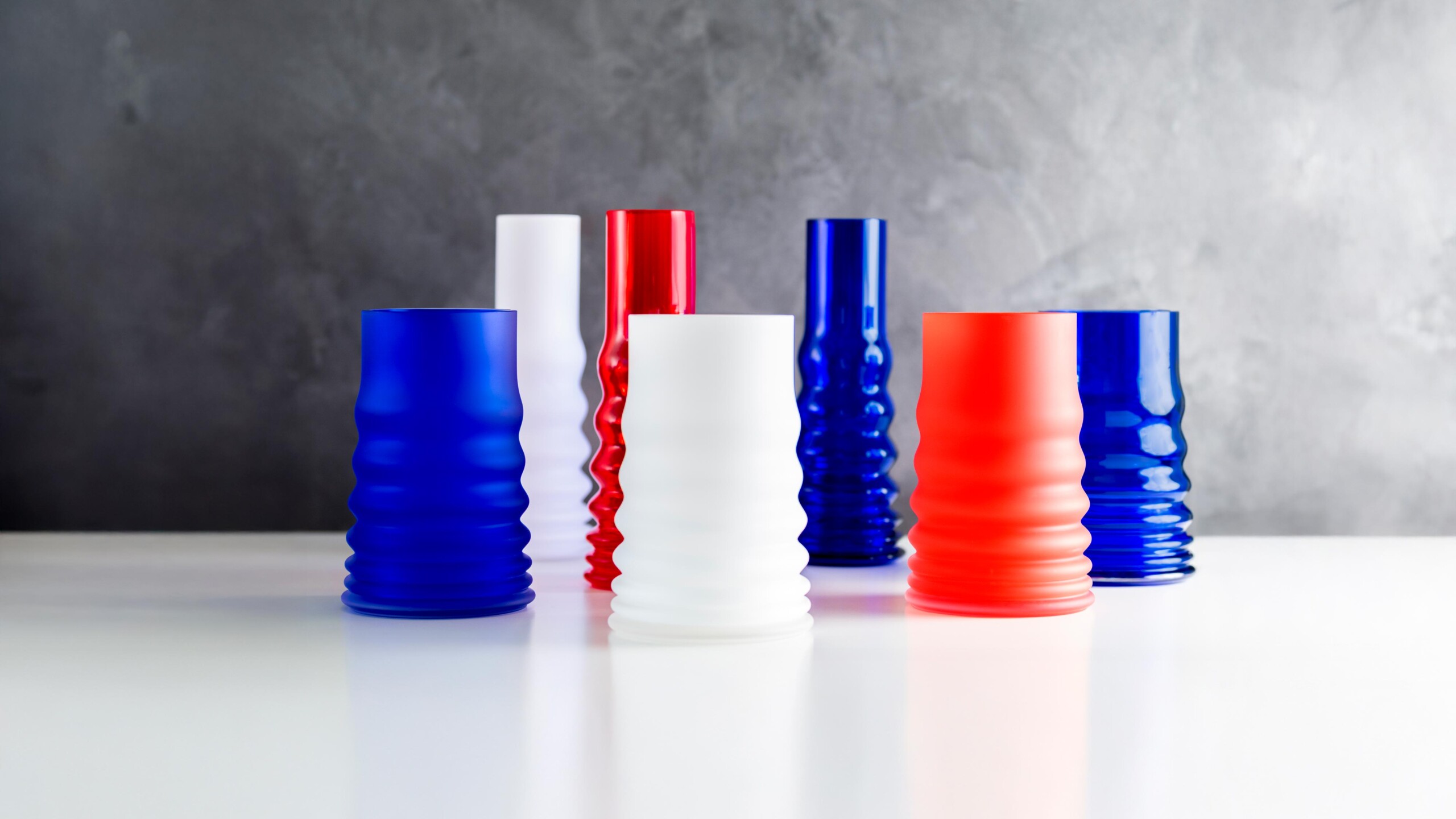_NZZ5165-matte-blue-and-red---sharp_White_red_blue_16_9